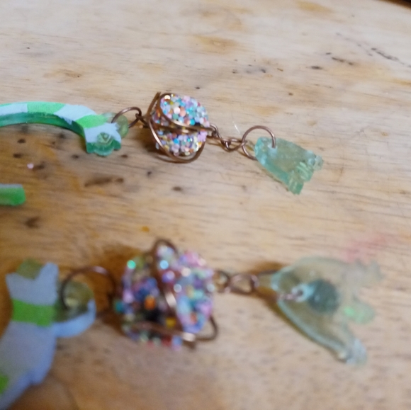 Sandworm and ghost resin earrings - Picture 6 of 6